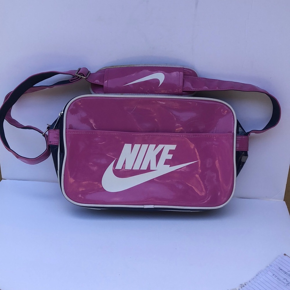 Vintage rare swoosh Nike messenger bag in pink